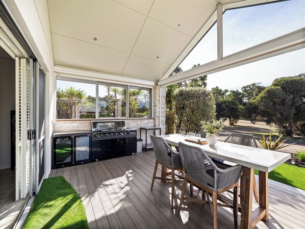 Fire up the BBQ and take in the view—this all-season alfresco space is perfect for long lunches, sunset drinks, and fresh air any time of day.