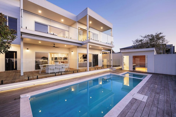 Modern House View with Pool I This stunning view showcases a contemporary home that perfectly blends modern architecture with outdoor luxury.