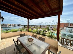 outdoor dining table