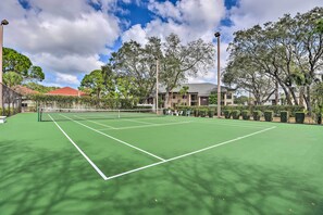 Shorewalk Vacation Villas | Community Amenities | Tennis/Pickleball Courts