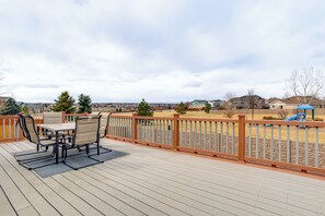 Deck | Long-Range Mountain Views | Walk to Park