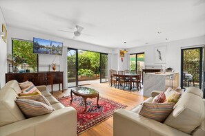 Living Area/Dining Area/Kitchen