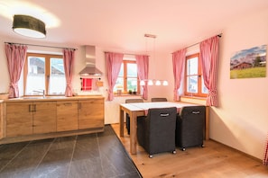 Ferienwohnung Steinbock-Essbereich