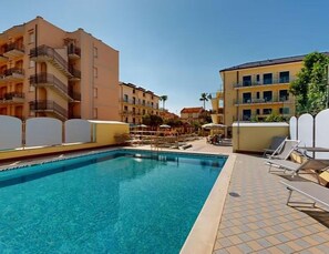 Holiday Home Swimming Pool