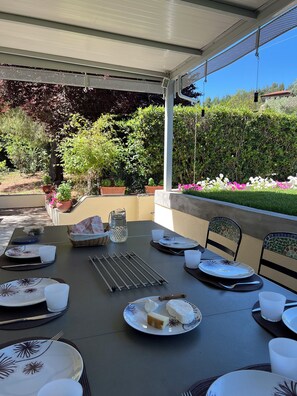 Outdoor dining