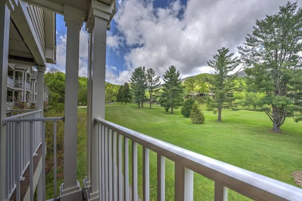 1Balcony View to the 9th Hole