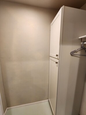 Walk in pantry 