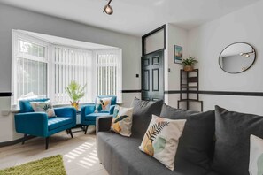 Comfortable Living Space featuring:
-Comfortable seating
- Smart TV with Netflix
- 1  Sofa Bed
