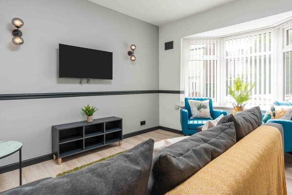 Comfortable Living Space featuring:
-Comfortable seating
- Smart TV with Netflix
- 1  Sofa Bed
