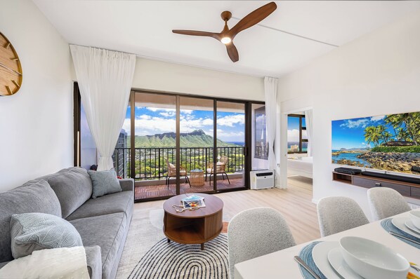 Fully remodeled one bedroom with great views of the ocean and Diamond Head Mountain