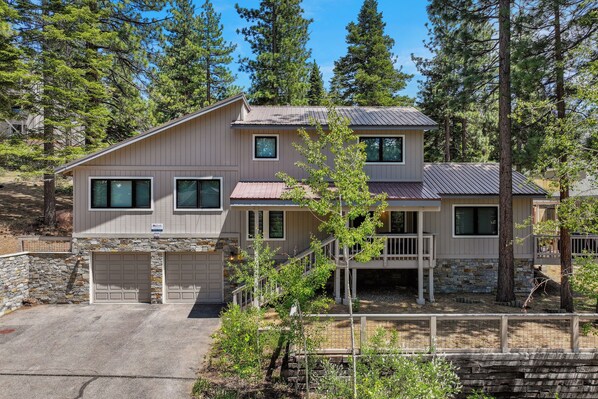With parking for 2 in the garage and 2 in the driveway there room for everyone