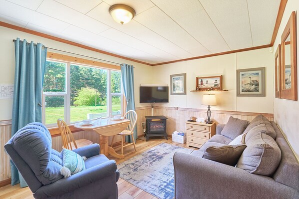 Cozy, sunlit retreat with peaceful garden views — perfect for relaxing mornings and quiet evenings. 🌿✨