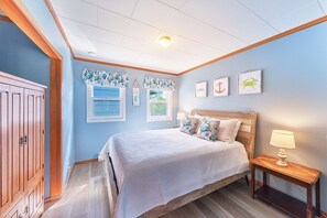 Peaceful bedroom with a comfy queen bed — rest and recharge. 🛏️🌙