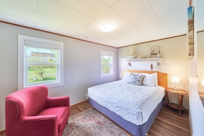 Tranquil bedroom with a plush queen bed — your restful retreat. 🌙🛏️