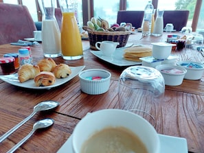 Breakfast meal