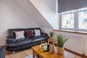 Living Room / Lounge