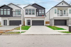 Architecture, Building, House, Outdoors, Neighborhood