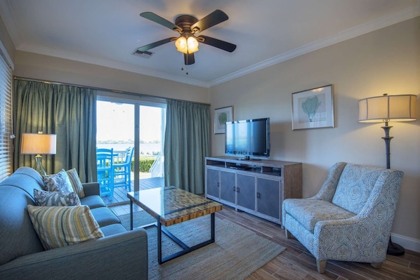 Marina Family 2 Bedroom Townhome Villa - Living Room