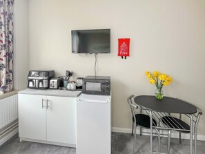 Open plan living space | Studio Apartment 12 - Herstmonceux Castle Estate, Herstmonceux