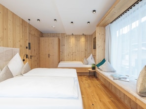 Wood, Bedroom, Hardwood, Wood Stain, Plank, Wood Flooring, Lumber, Bed, Hotel, Plywood