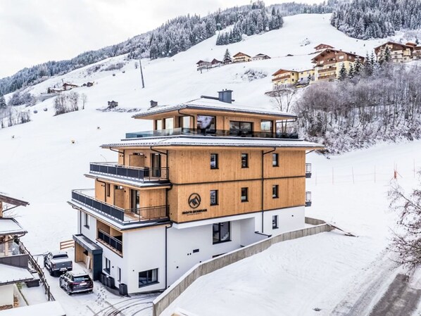 Home, Balcony, Mountain Range, Hill Station, Alps, Valley, Glacial Landform, Mountain Village, Snow, Freezing