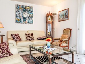 Meubles, Design Intérieur, Canapé, Mur, Salon, Sol, Pièce, Bois, Cadre, Sol