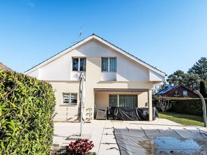 House, Home, Residential Area, Facade, Shrub, Roof, Cottage, Estate, Garden, Siding