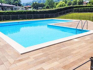 Watercraft, Boat, Apartment, Marina, Outdoor Furniture, Shade, Boats And Boating--Equipment And Supplies, Balcony, Resort, Dock