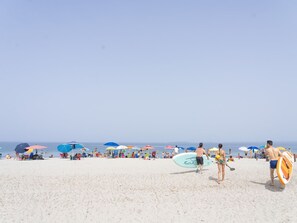 Watercraft, Boat, Apartment, Marina, Outdoor Furniture, Shade, Boats And Boating--Equipment And Supplies, Balcony, Resort, Dock