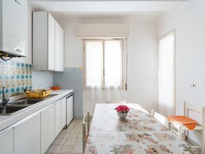 Design Intérieur, Meubles, Sol, Sol, Bois, Cuisine, Comptoir, Pièce, Plafond, Éclairage
