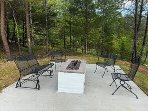 Gas fire pit