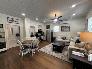 Living room/kitchen (1)