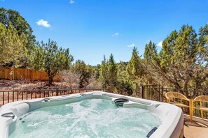 Clear and new hot tub to relaz 