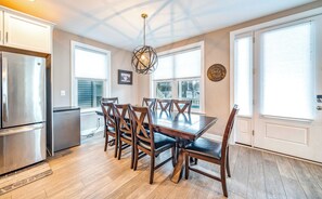 Pristine dining area that can seat up to 8 people!