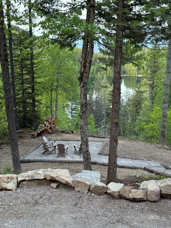 A Bailey Lake Retreat 