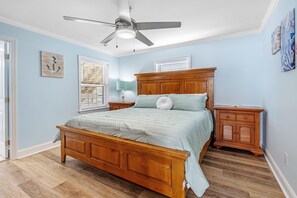 Primary Bedroom with King Bed & Ensuite Bathroom