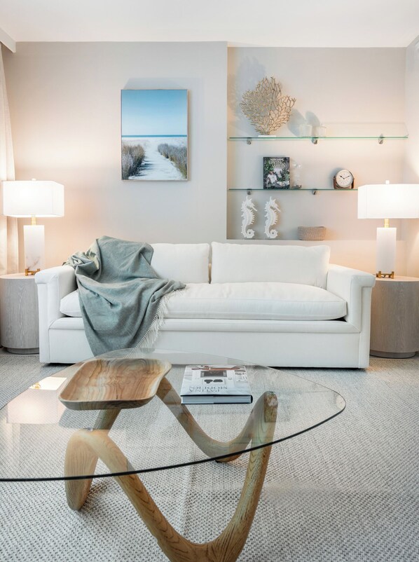 Sofà queen bed, and space that can be used as second room.