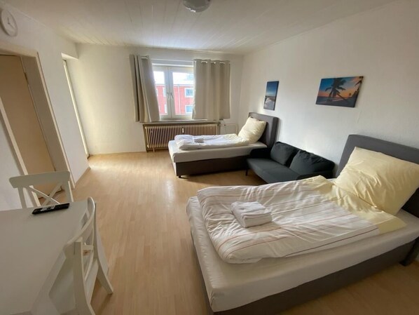Zimmer 1 (1)