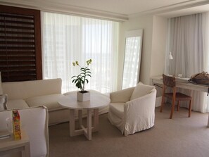 3_sitting-area-view-2