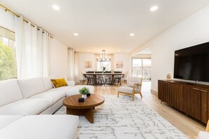 Luxury Living room to socialize and watch the game!