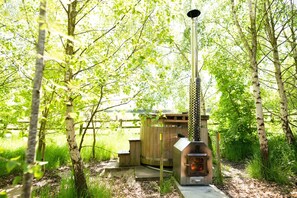 Hot Tub / whirlpool bath (Outdoor)