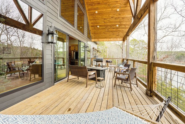 Drasco Vacation Rental | 4BR | 4BA | 2,530 Sq Ft | Stairs Required