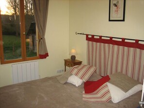 1 chambre (1 lit 2 personnes 160x200cm)
