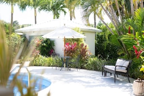 Comfortable lounge areas