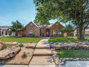 Prime location in North Dallas, within prestigious Plano ISD