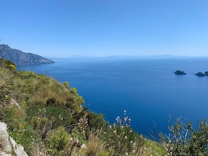 Wasser, Himmel, Pflanze, Berg, Azurblau, Natürliche Landschaft, Vegetation, Küsten Und Ozeanische Forms, Hochland, Terrain