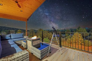 Upper deck, telescope is included