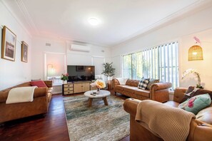 Living Area + Smart TV