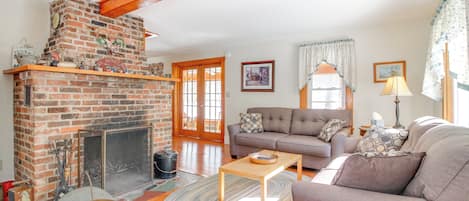 Plymouth Vacation Rental | 3BR | 3BA | 3,000 Sq Ft | Stairs Required