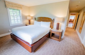 Room with King bed